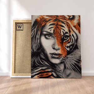 Première image de la peinture par numéro, Femme-Tigre , dans un cadre en bois sur du parquet.