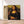 Première image de la peinture par numéro, Mona Lisa , dans un cadre en bois sur du parquet.