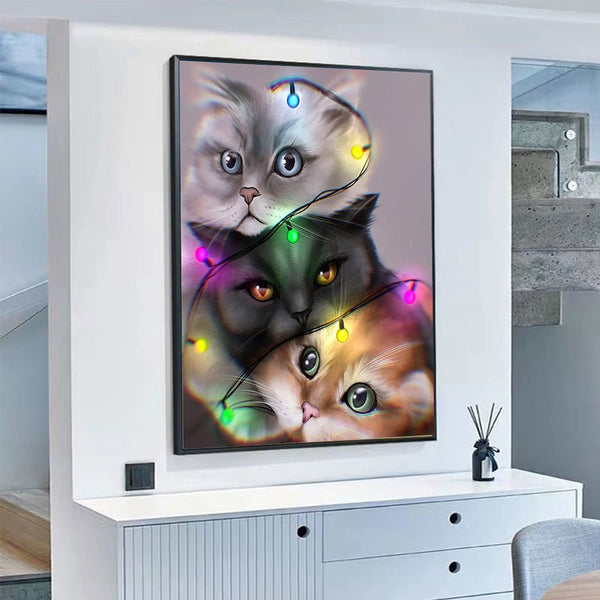 Images et détails de broderie diamant en image pour la peinture Broderie Diamant - Chats Enguirlandés, de la collection chats -Wall Factory