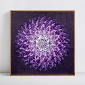 Diamantstickerei und Hauptbild des Diamond Painting namens Diamantstickerei - Mauve Rosette nur auf Wall Factory