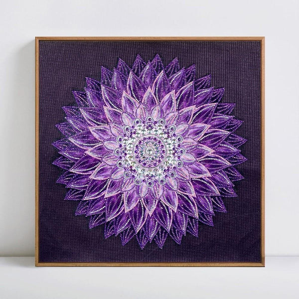 Broderie diamant et image principale du diamond painting nommé Broderie Diamant - Rosace Mauve uniquement sur Wall Factory