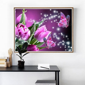 Diamantstickerei und Hauptbild des Diamond Painting namens Diamantstickerei - Blumen und Rosenschmetterlinge nur auf Wall Factory