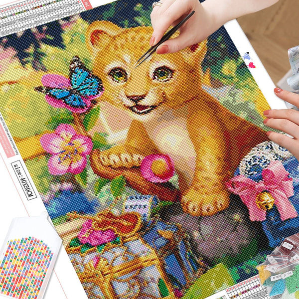 Images et détails de broderie diamant en image pour la peinture Broderie Diamant - Le Petit Lion, de la collection chats -Wall Factory