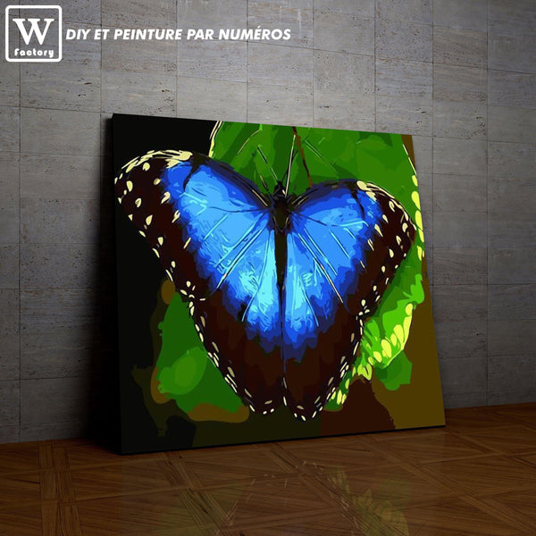 L'image de notre peinture par numéro, sans cadre et sans support, découvrez notre Papillon Bleu, et faites votre choix parmis plus de 300 références.