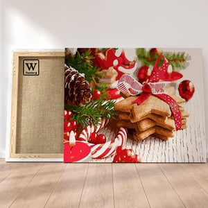 Première image de la peinture par numéro, Biscuits de Noël , dans un cadre en bois sur du parquet.