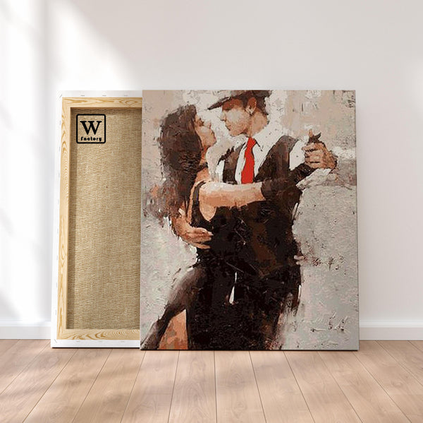 Première image de la peinture par numéro, Tango , dans un cadre en bois sur du parquet.
