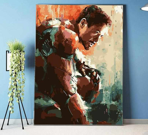 Première image de la peinture par numéro, Tony Stark , dans un cadre en bois sur du parquet.