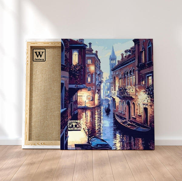 Première image de la peinture par numéro, Une nuit à Venise , dans un cadre en bois sur du parquet.